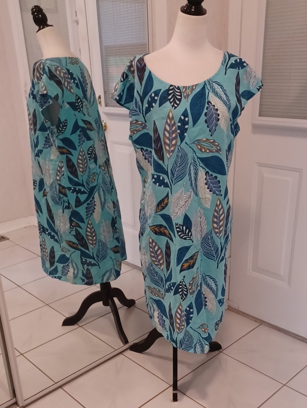 4/$80 Blue Leafy Linen Dress With Pockets - Size Small